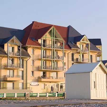 Comfortably Furnished With A Sea View *