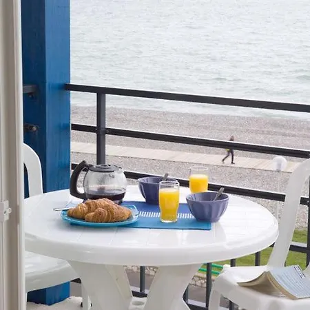 Comfortably Furnished With A Sea View *