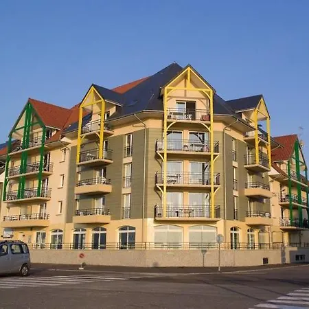 Comfortably Furnished With A Sea View *